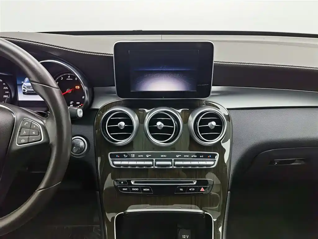 Mercedes-Benz GLC 2018 — фото 12