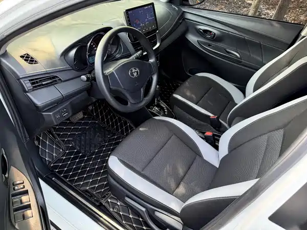 Toyota Yaris L 2021