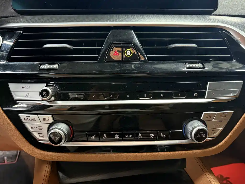 BMW 5 Series 2022 — фото 17