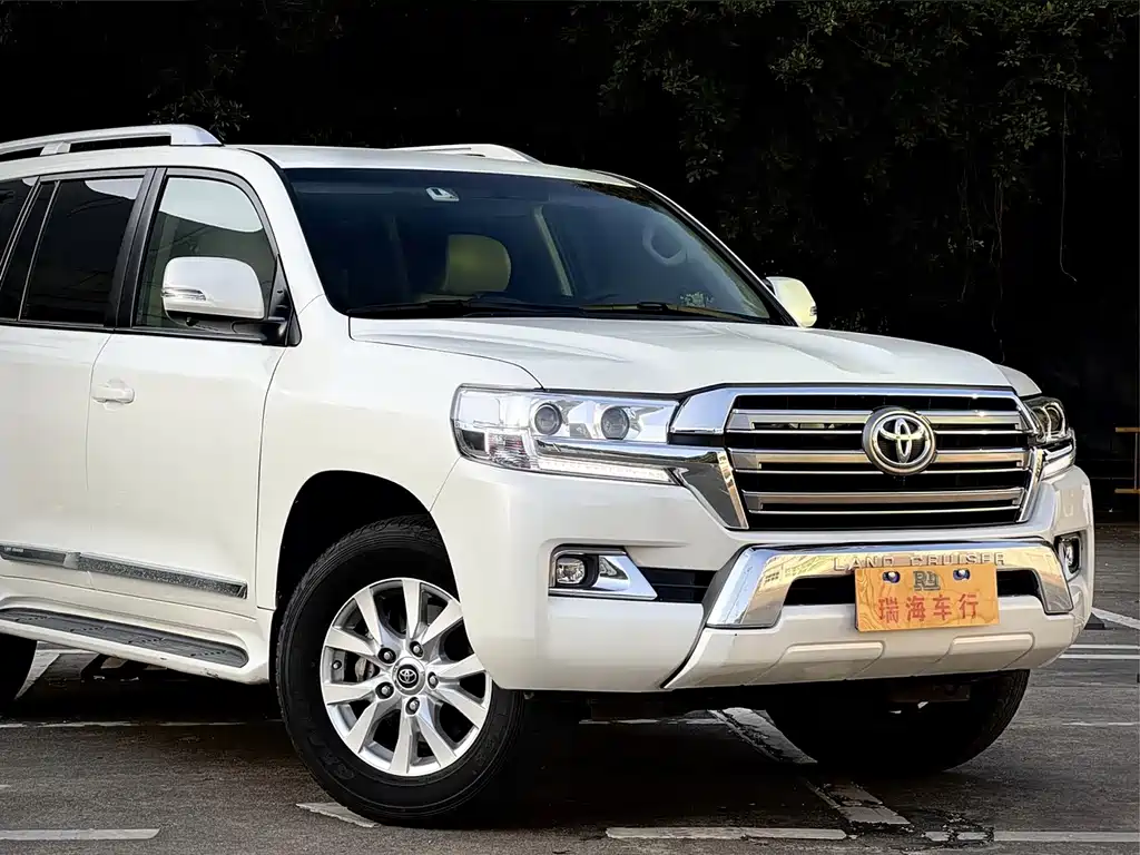 Toyota Land Cruiser 2018 — фото 8