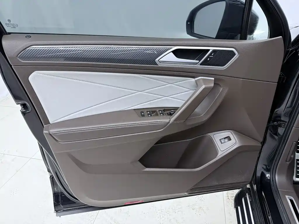 Volkswagen Tiguan L 2023 — фото 18
