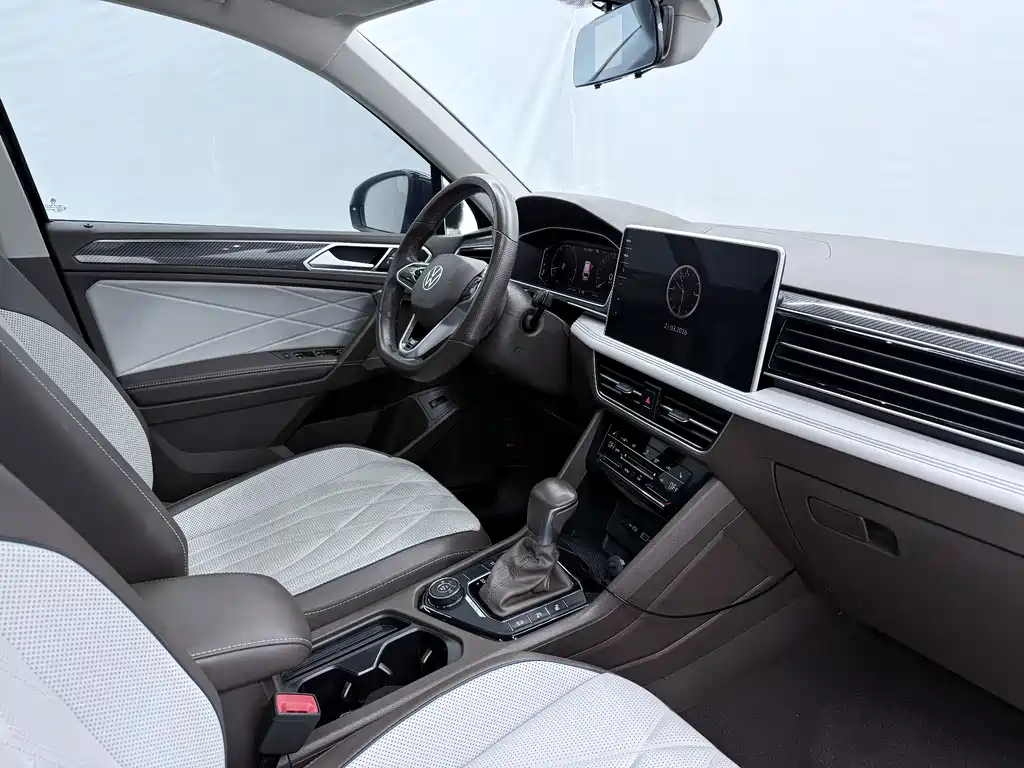 Volkswagen Tiguan L 2023 — фото 8