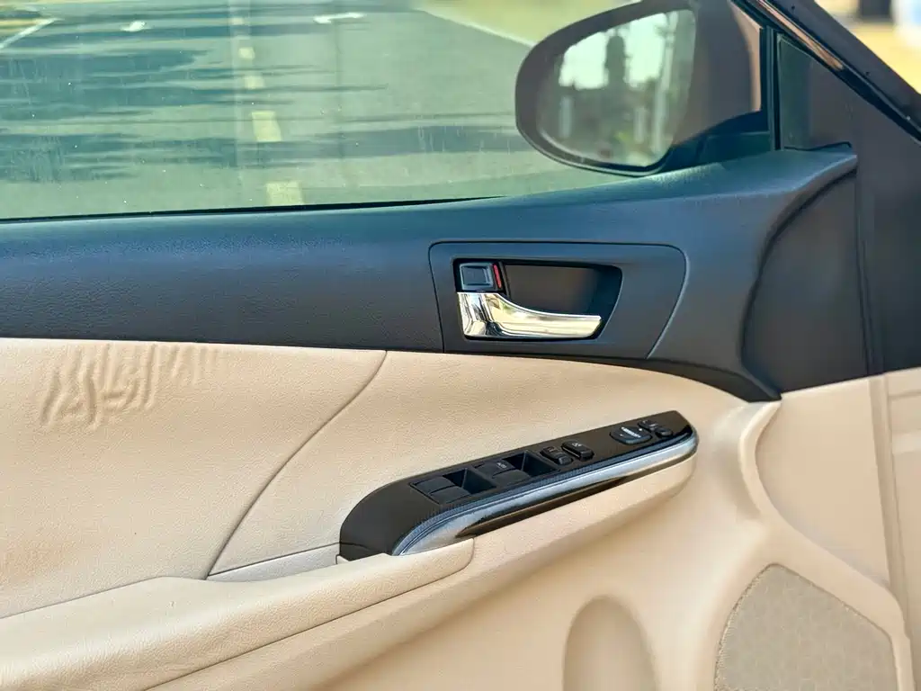 Toyota Camry 2014 — фото 10