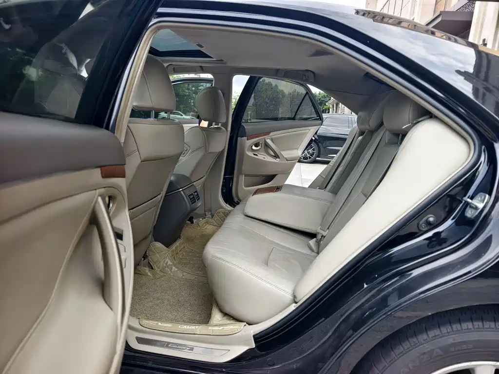 Toyota Camry 2010 — фото 12
