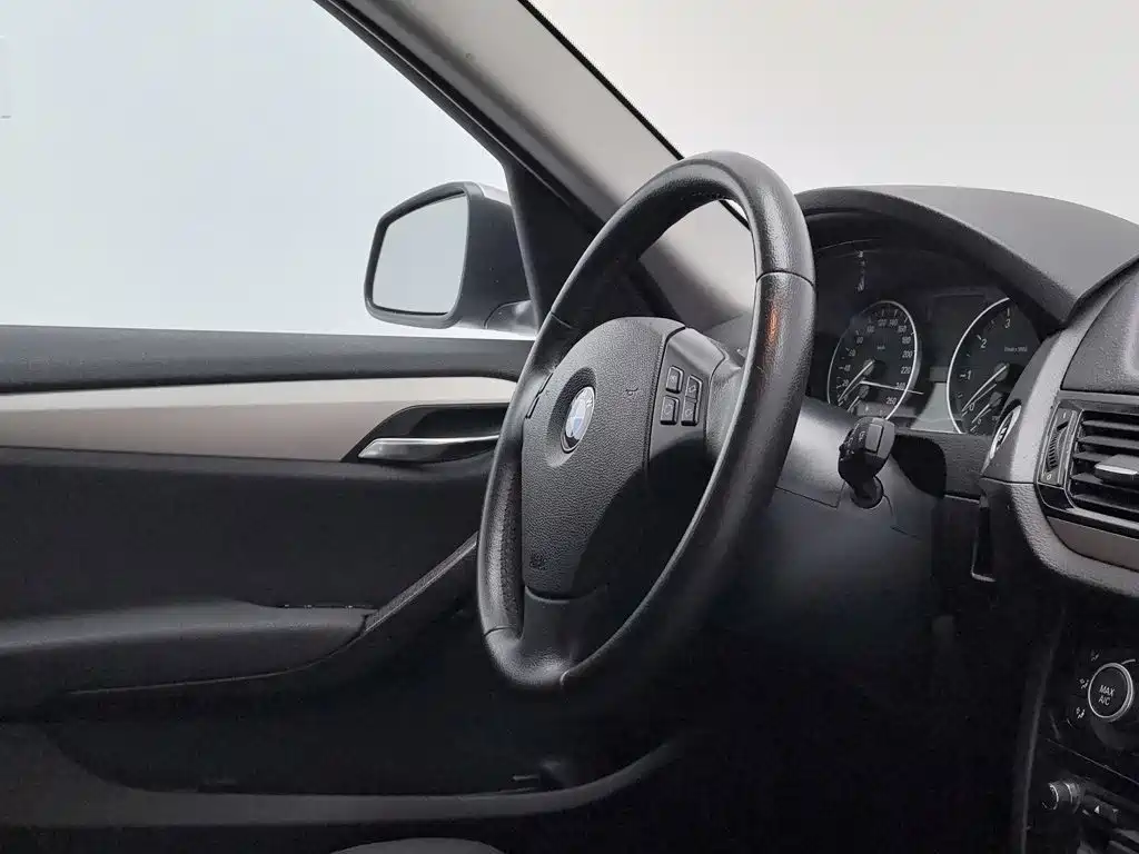 BMW X1 2014 — фото 22