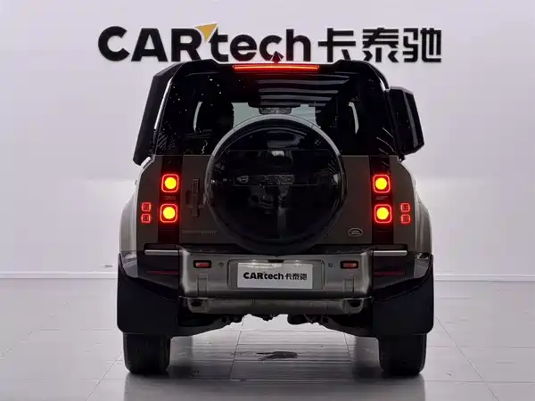 Land Rover Defender 2023