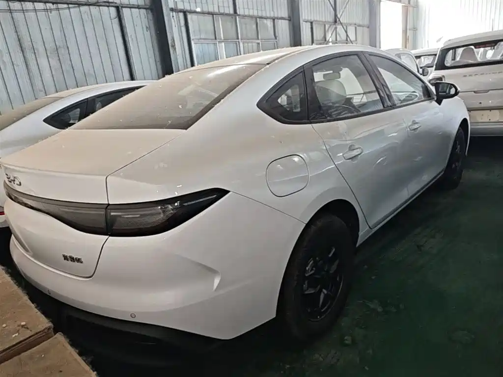 BYD Seal 05 DM-i 2026 — фото 7