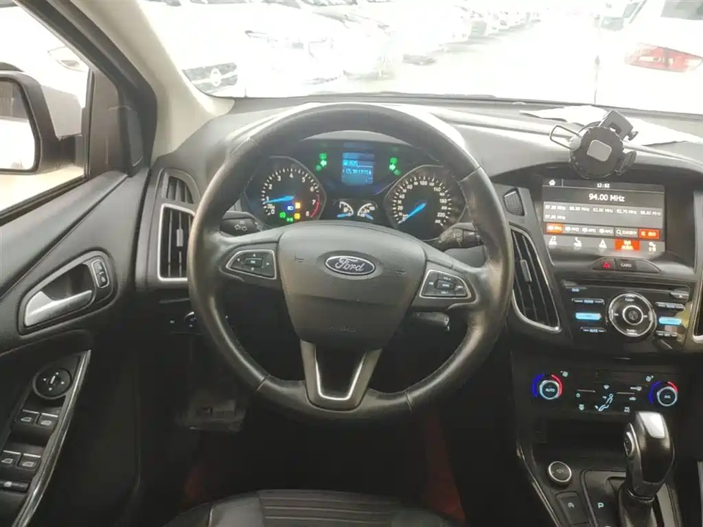 Ford Focus 2017 — фото 11