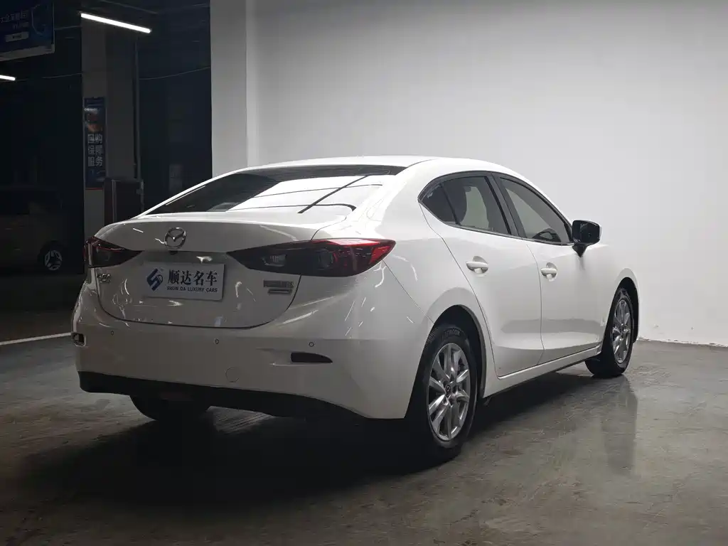 Mazda 3 Axela 2018 — фото 12