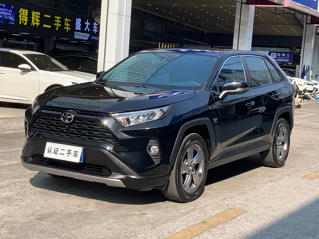 Toyota RAV4 2022 — фото 1