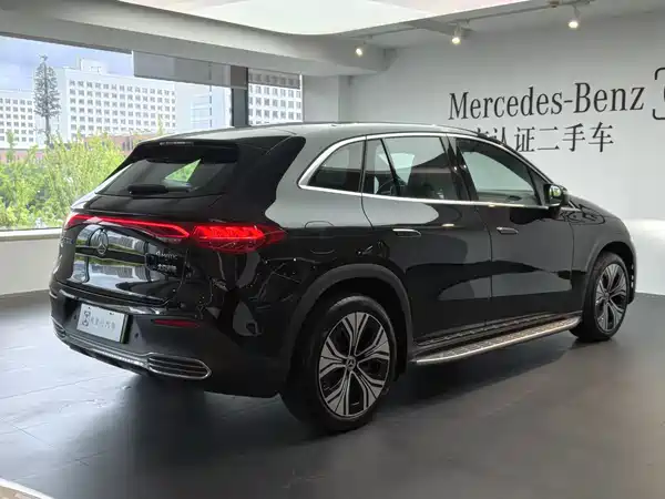 Mercedes-Benz EQE SUV 2025