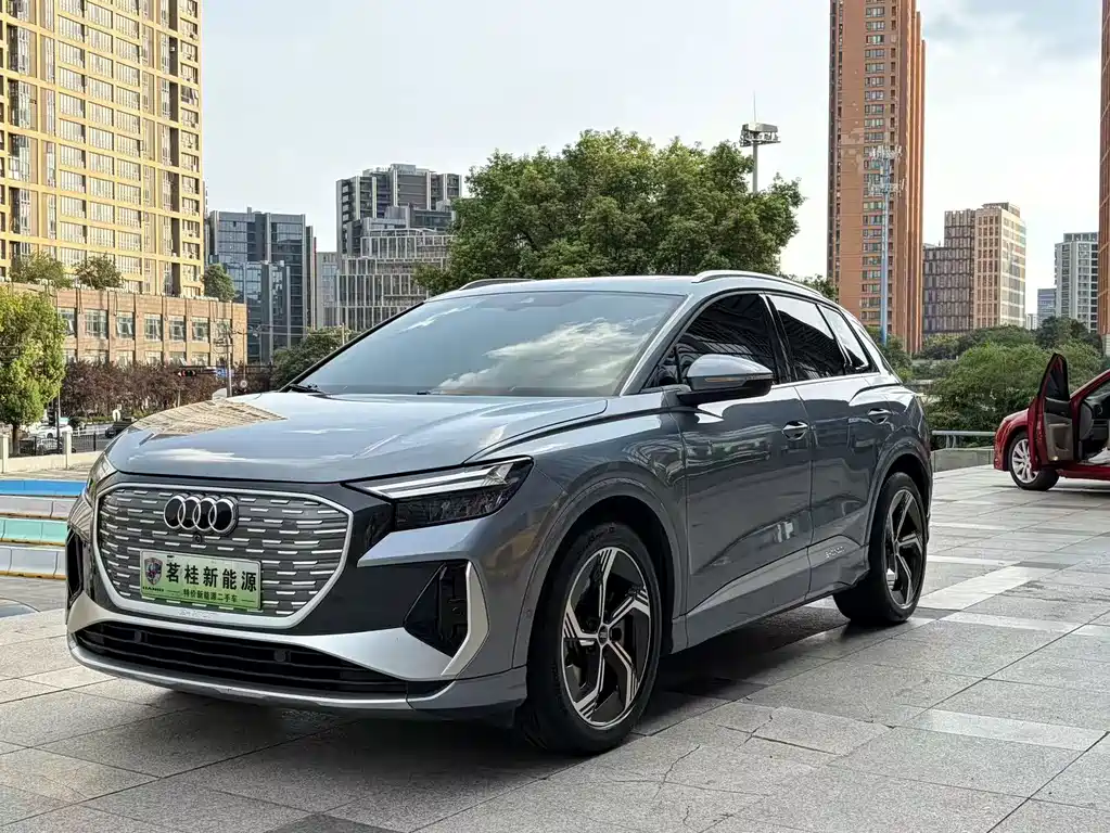 Audi Q4 E-Tron 2022 — фото 1