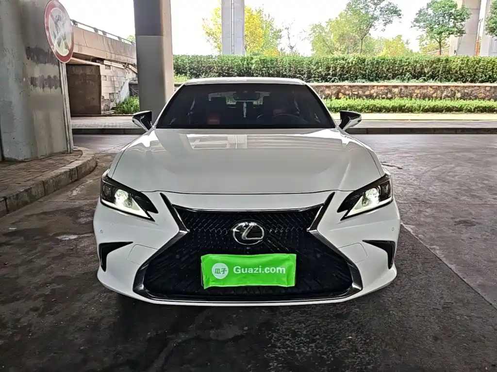 Lexus ES 2020 — фото 3