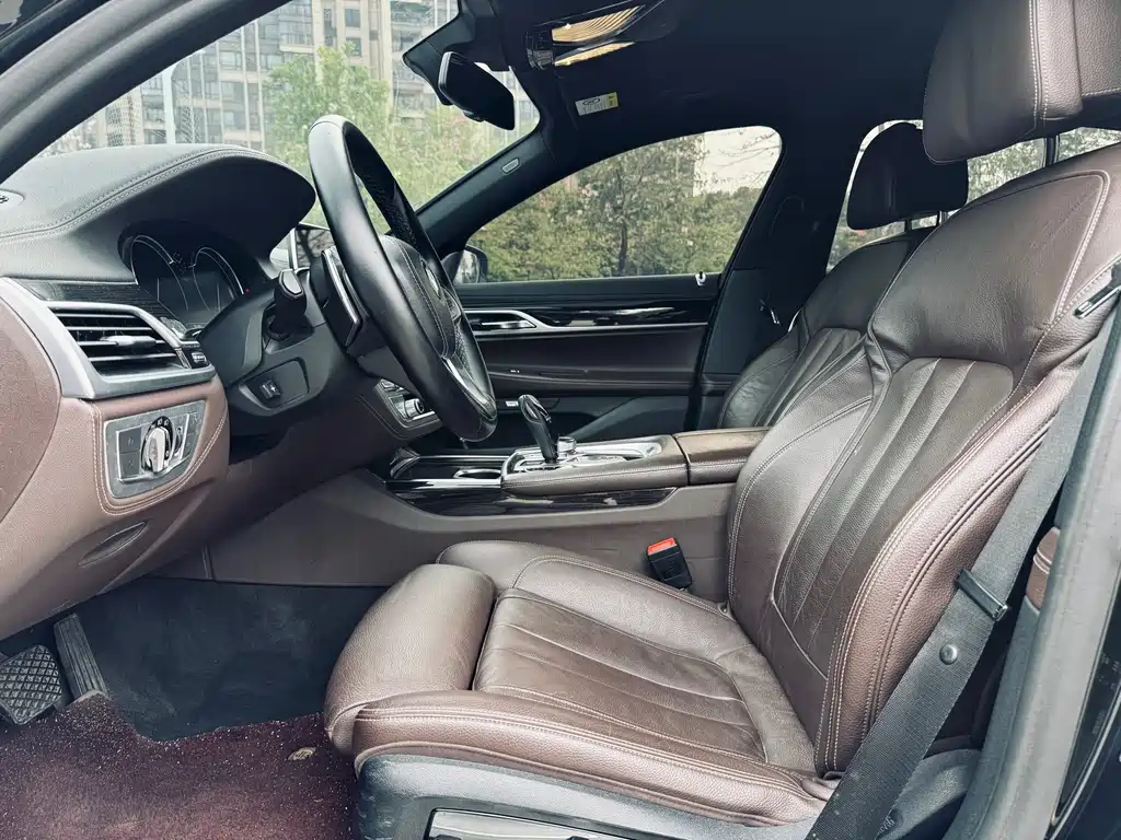 BMW 7 Series 2017 — фото 15