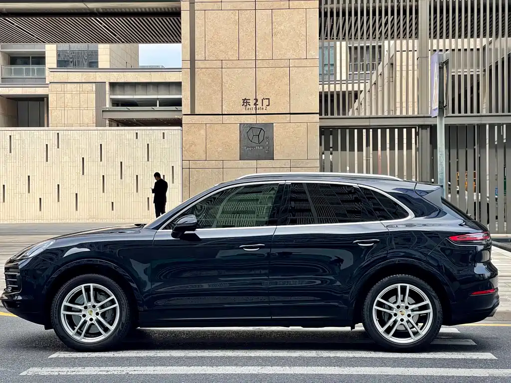 Porsche Cayenne 2019 — фото 6