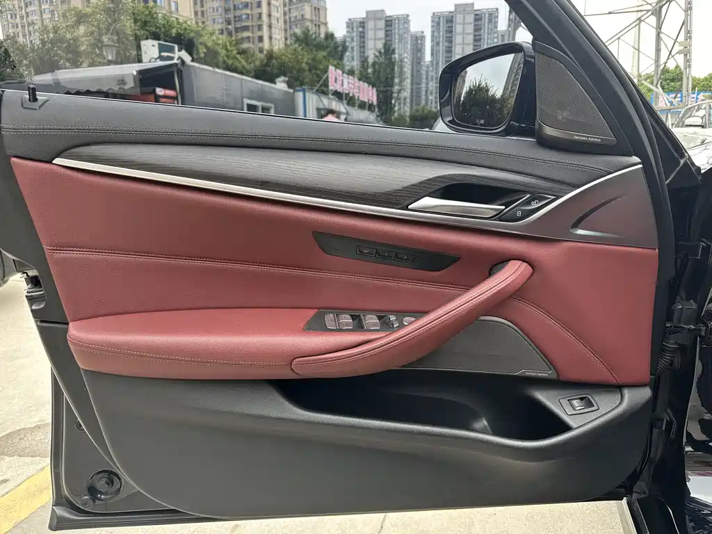 BMW 5 Series 2021 — фото 19