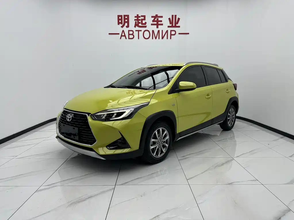 Toyota Yaris L 2022 — фото 1