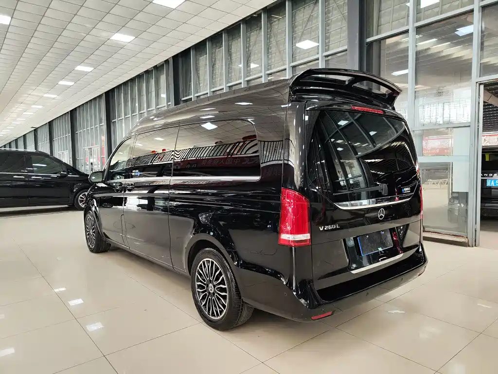 Mercedes-Benz V-Class 2022 — фото 33