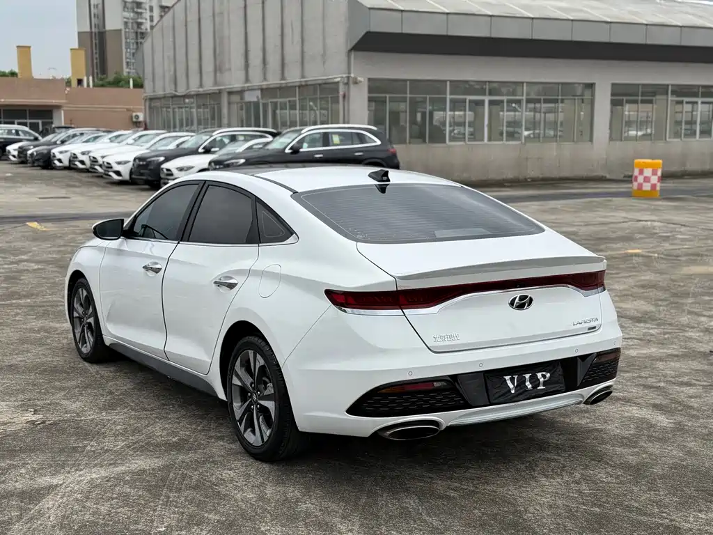 Hyundai Festa 2018 — фото 12