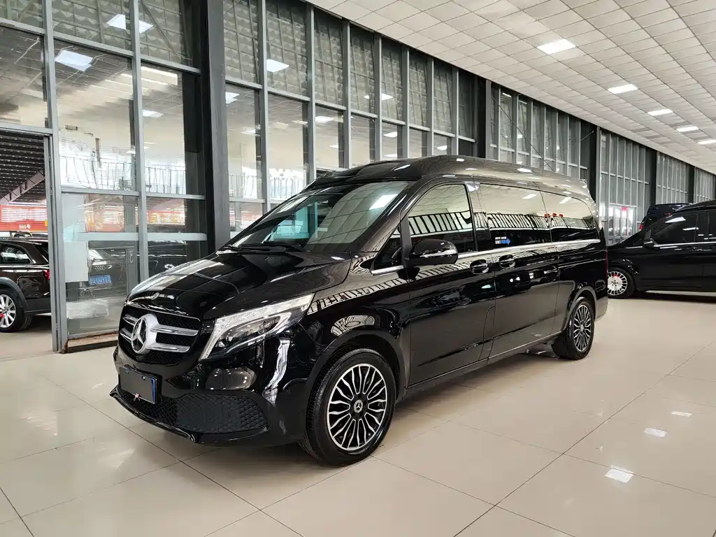 Mercedes-Benz V-Class 2022 — фото 1