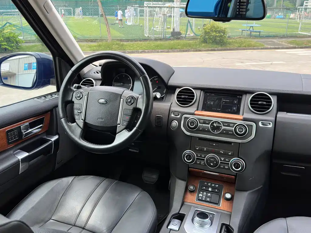 Land Rover Discovery 2015 — фото 13