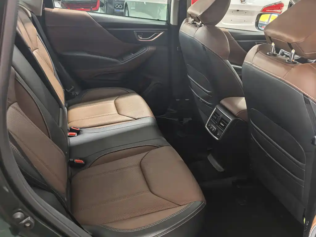 Subaru Forester 2023 — фото 12