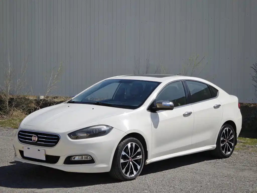 Fiat Viaggio 2015 — фото 1