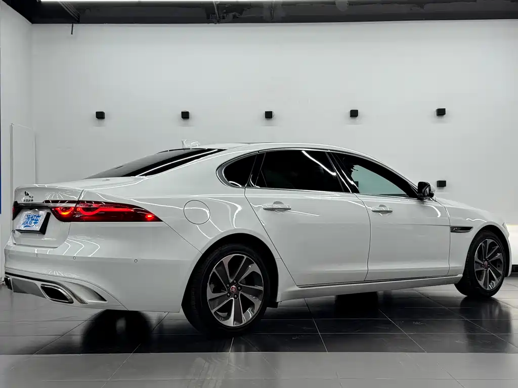 Jaguar XFL 2022 — фото 15