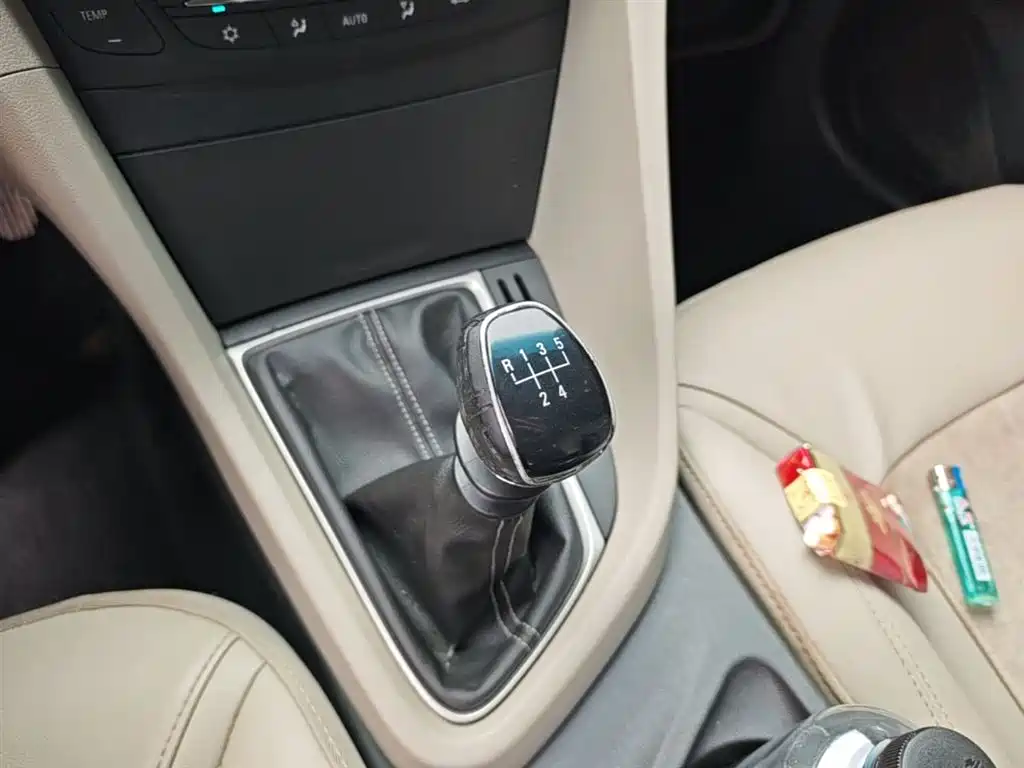 Buick Excelle 2015 — фото 14