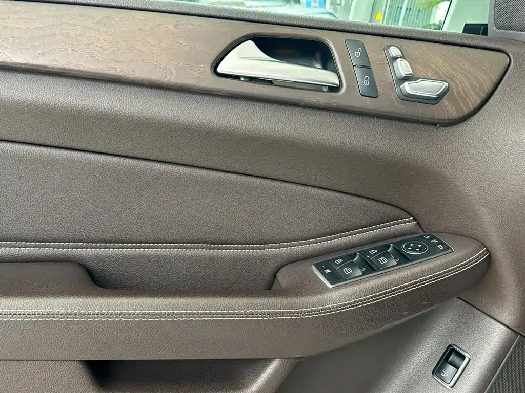 Mercedes-Benz GLE 2017 — фото 11
