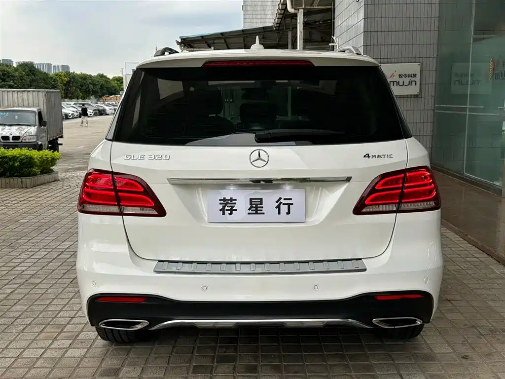 Mercedes-Benz GLE 2017 — фото 19