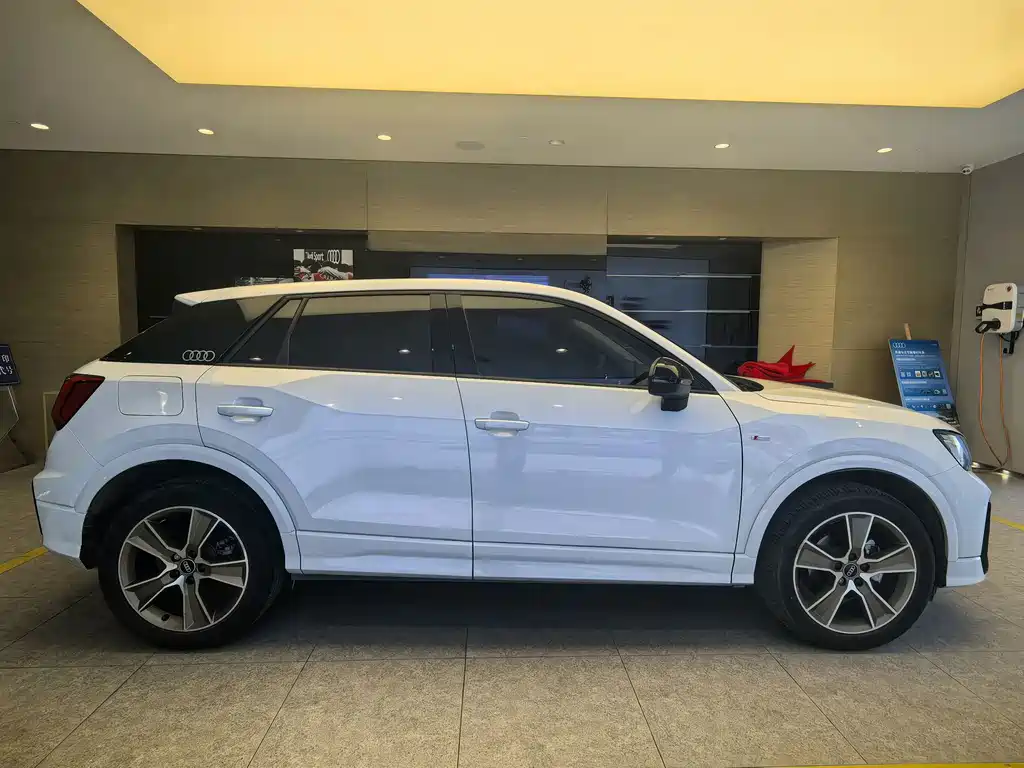 Audi Q2L 2023 — фото 4