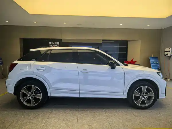 Audi Q2L 2023