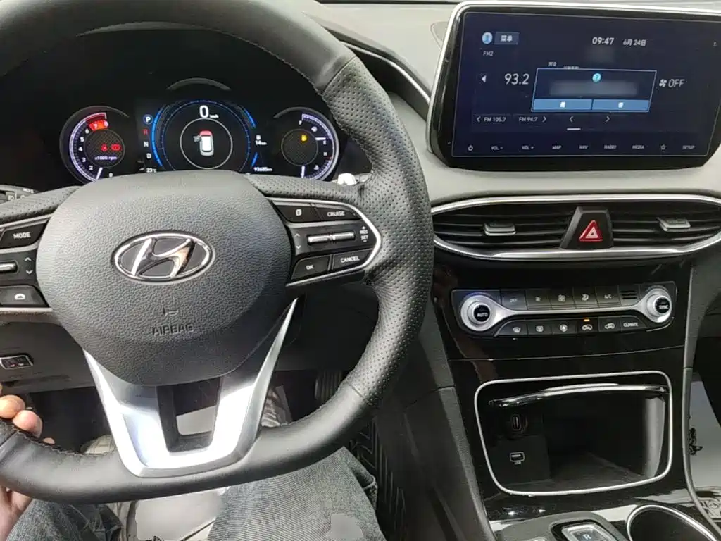 Hyundai Santa Fe 2020 — фото 10
