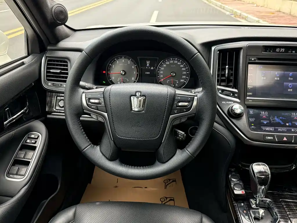 Toyota Crown 2015 — фото 13