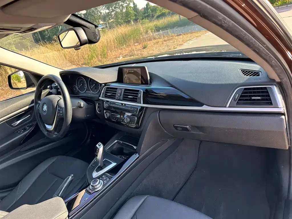 BMW 3 Series 2016 — фото 17
