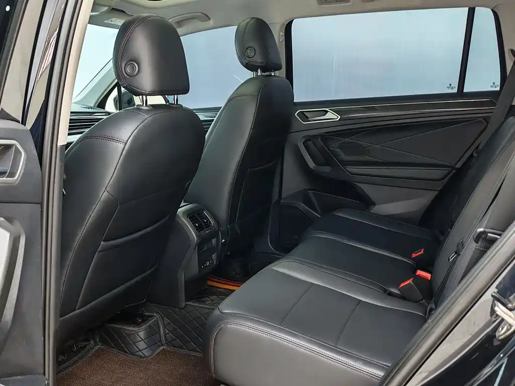 Volkswagen Tiguan L 2023 — фото 7