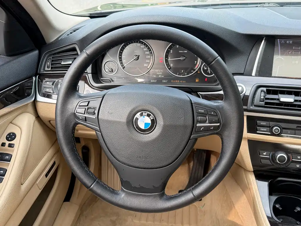 BMW 5 Series 2015 — фото 12