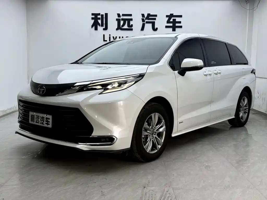 Toyota Sienna 2025 — фото 1