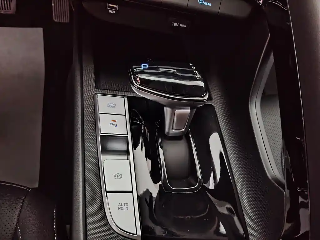 Hyundai Elantra 2023 — фото 14
