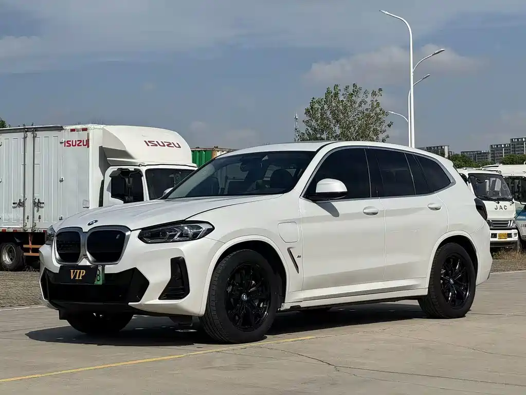 BMW iX3 2022 — фото 1