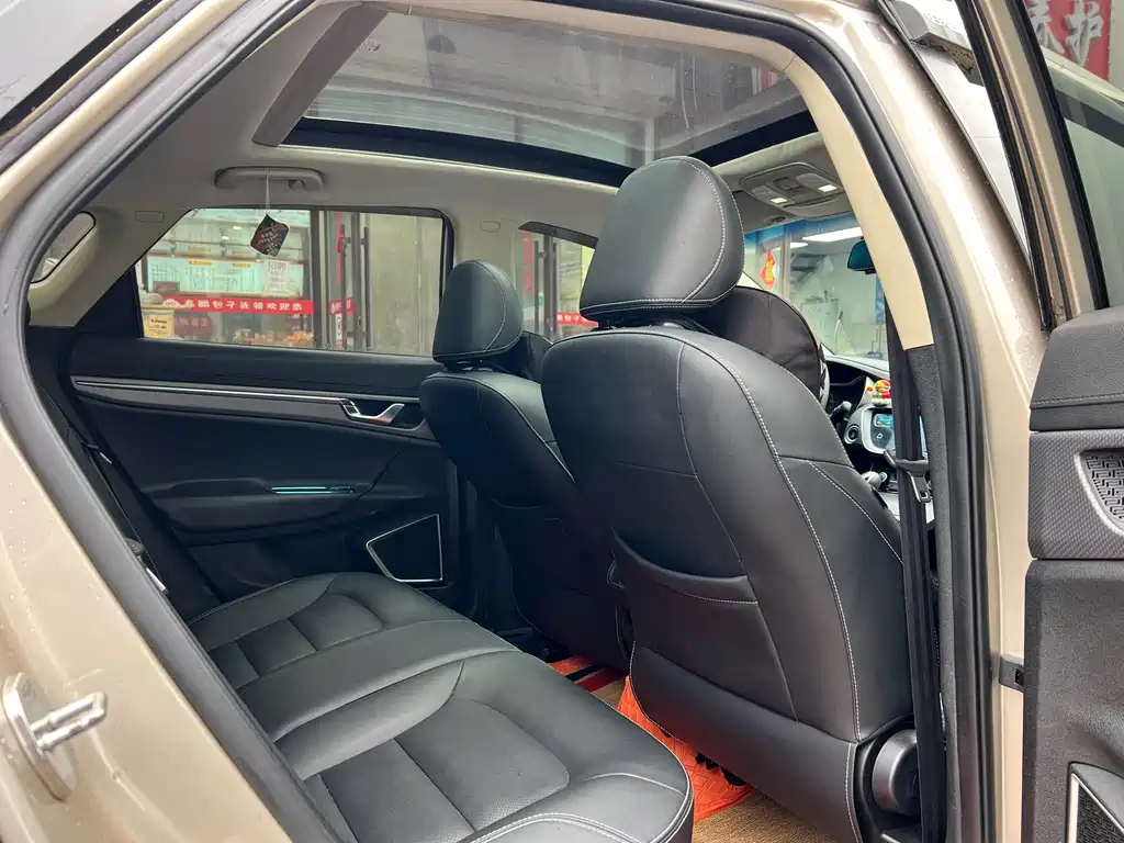 Geely Emgrand GS 2017 — фото 10