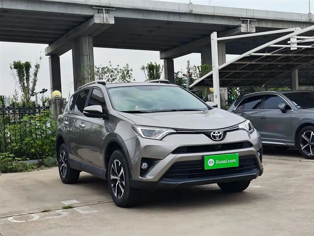 Toyota RAV4 2018 — фото 4
