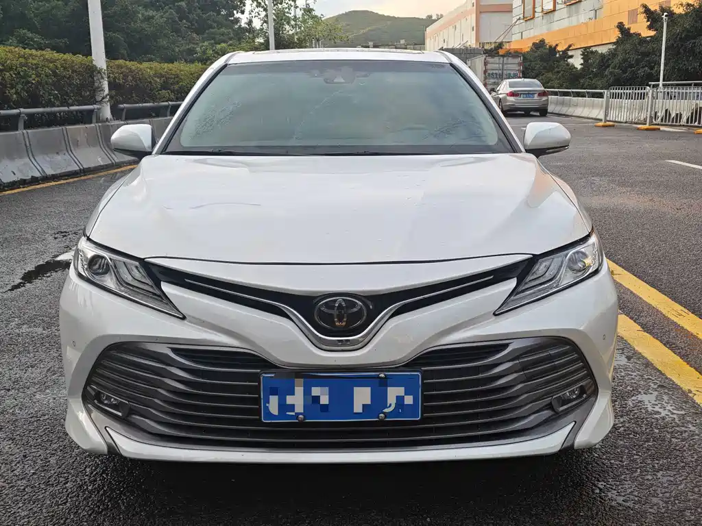 Toyota Camry 2020 — фото 2