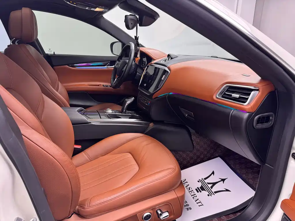 Maserati Ghibli 2021 — фото 18