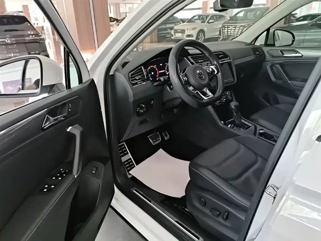 Volkswagen Tiguan L 2021 — фото 16