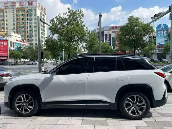 NIO ES6 2020