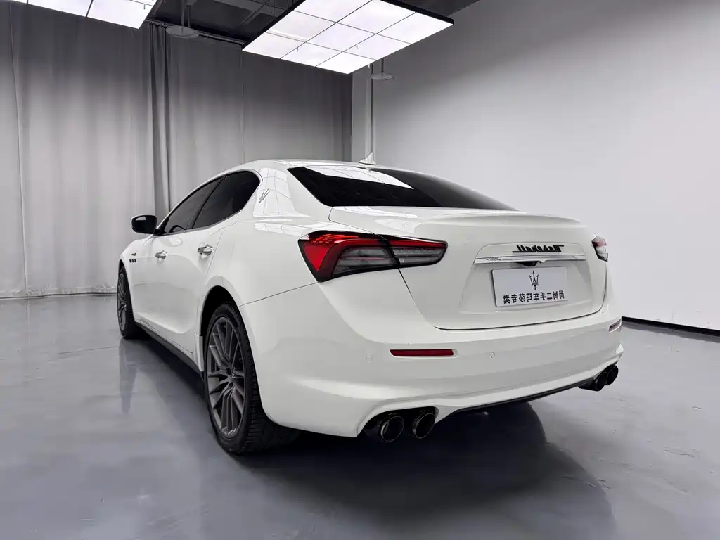 Maserati Ghibli 2021 — фото 23