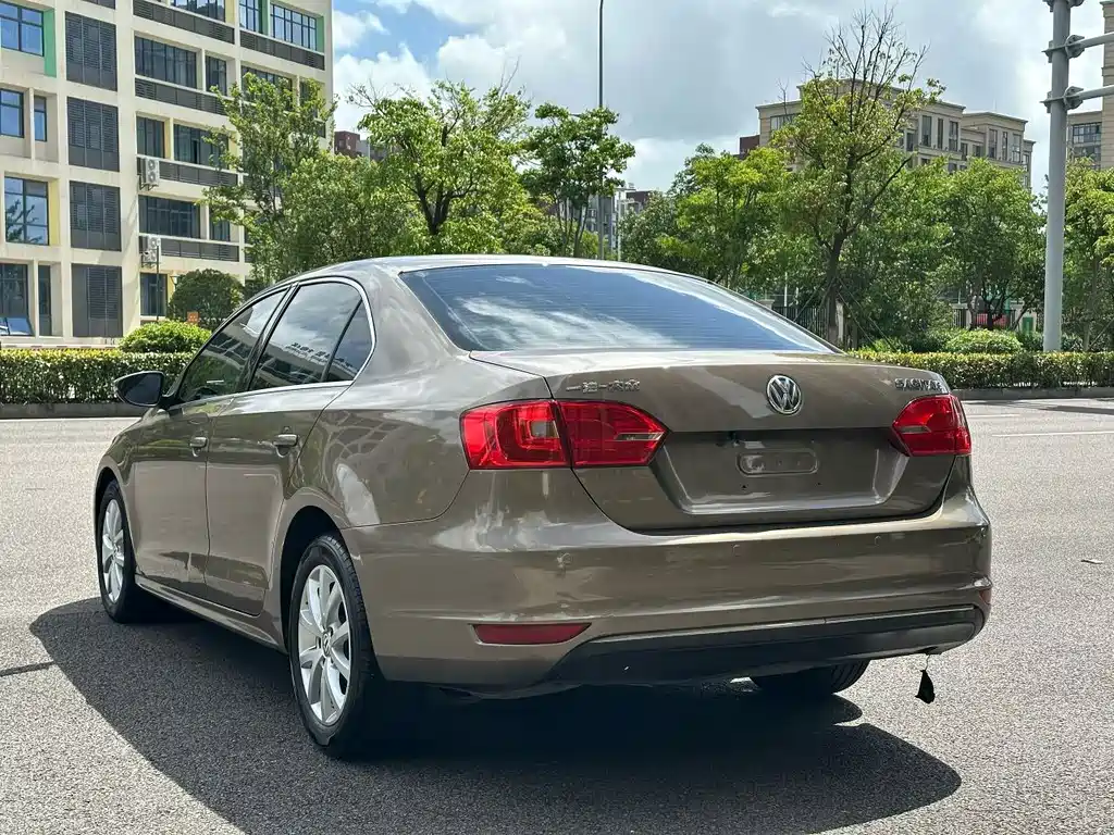 Volkswagen Sagitar 2013