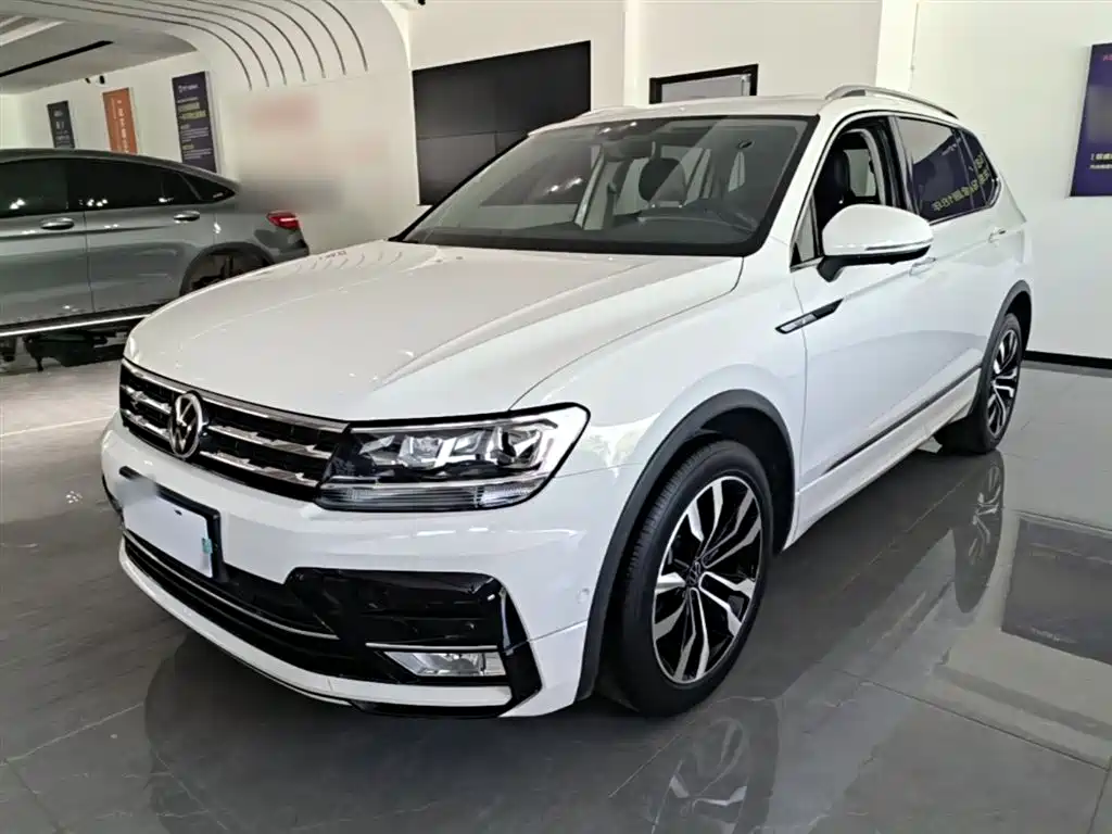 Volkswagen Tiguan L 2021 — фото 1